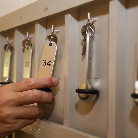 Отель Logis & Restaurant - Le Manoir De Gavrelle