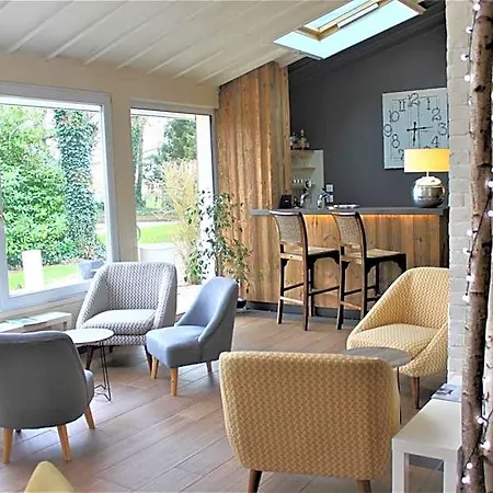 호텔 Logis & Restaurant - Le Manoir De 3*